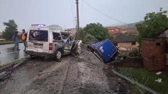 Manisa Kula'da 3 Aracın Karıştığı Trafik Kazası: 2 Ölü, 4 Yaralı