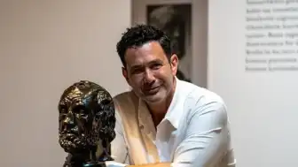Şarkıcı Keremcem'in Kariyeri ve Özel Hayatı Mercek Altında