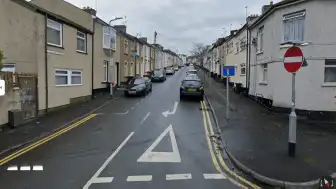 Newport'ta Arbalet Taşıdığı Belirlenen Şahıs Polisin Ateşine Maruz Kaldı