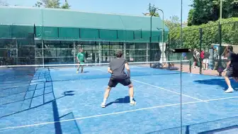 Türkiye'de Padel Sporu İçin Yeni Merkezler Açılıyor, Altyapı Tartışmaları Sürüyor