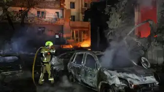 Rusya'nın Kyiv'e Balistik Füze Saldırısı: Çok Sayıda Yaralı ve Yangınlar