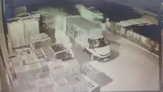 Afyonkarahisar'da Kamyonet ile Traktör Çarpıştı: 1 Ölü, 3 Yaralı