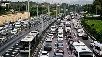 25 Mayıs Pazartesi İstanbul'da Trafik Durumu: Yoğunluk Yaşanan İlçeler ve Alternatif Güzergahlar