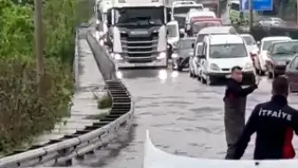 Alaplı'da Şiddetli Sağanak Ulaşımı Durma Noktasına Getirdi