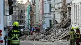 Almanya'da Tarihi Bina Çöktü: 3 Kişinin Kayıp Olduğu Düşünülüyor