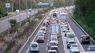 Anadolu Otoyolu Düzce Geçişinde Kurban Bayramı Dönüşü Trafik Yoğunluğu