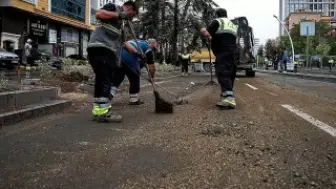 Ankara'da Şiddetli Rüzgar Nedeniyle İki Araç Hasar Gördü