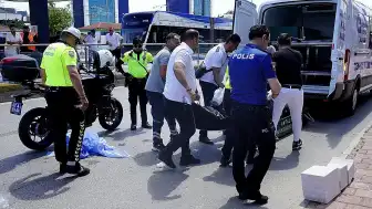 Antalya'da Hafif Ticari Araç Çarptı: 13 Yaşındaki Çocuk Hayatını Kaybetti