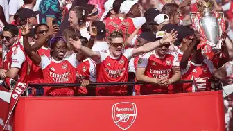 Arsenal, 22 Yıl Sonra Gelen Şampiyonluğu Taraftarıyla Kutladı