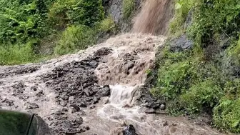 Artvin Borçka'da Heyelan ve Taşkınlar Köy Yollarını Kapattı