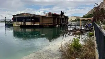 Atatürk Barajı Tahliye Kapakları Açıldı, Fırat Nehri Kıyısı Sular Altında Kaldı