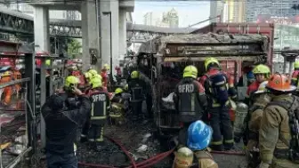 Bangkok'ta Yük Treni Halk Otobüsüne Çarptı: 8 Kişi Hayatını Kaybetti