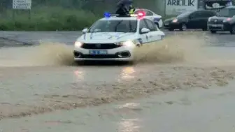 Bartın'da Irmak Taştı, Kara Yolu Ulaşıma Kapandı
