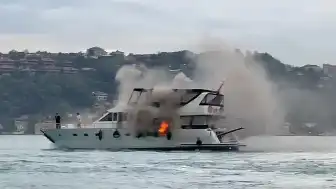 Bebek Sahili'nde Tur Teknesinde Çıkan Yangın Söndürüldü
