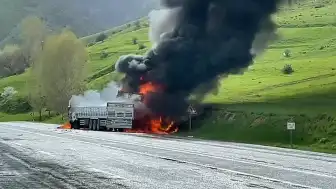 Bitlis'te 2 TIR'ın çarpışması sonucu 2 kişi hayatını kaybetti