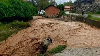 Çorum'un Alaca İlçesinde Sel Felaketi: Köyler Sular Altında Kaldı, Tarım Arazileri Zarar Gördü