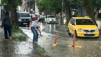 Edirne'de Sağanak ve Dolu Yağışı Hayatı Felç Etti