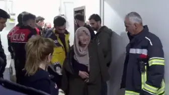Erzurum'da Tartışma Kanlı Bitti: Anneanne Torunu Tarafından Bıçakla Yaralandı ve Rehin Alındı