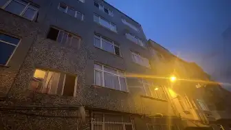 Fatih'te Cam Silen Kadın Apartman Boşluğuna Düşerek Hayatını Kaybetti