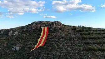 Galatasaray Taraftarlarından Dağdan Bayrakla Şampiyonluk Kutlaması