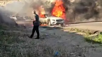 Gaziantep'te Seyir Halindeki Lüks Otomobil Yanarak Küle Döndü