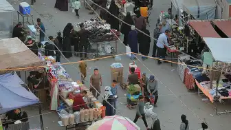 Gazze'de Enkaz Arasında Kurulan Pazarda Bayram Alışverişi Kısıtlı İmkanlarla Yapılıyor