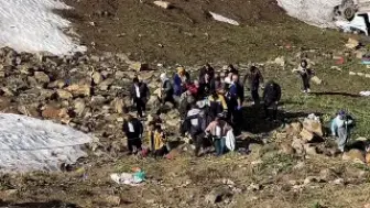 Hakkari Yüksekova'da Minibüs Uçuruma Yuvarlandı: 1 Ölü, 7 Yaralı