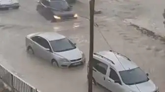 Hatay ve Osmaniye'de sağanak: Caddeler ve tarım arazileri sular altında kaldı