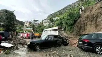 Hatay'da Aşırı Yağış Nedeniyle Ev Çöktü: 1 Kişi Hayatını Kaybetti, 2 Yaralı