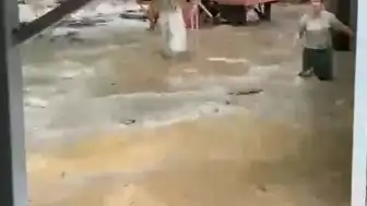 Hatay'da Kuvvetli Sağanak Nedeniyle Caddeler ve Evler Su Altında Kaldı