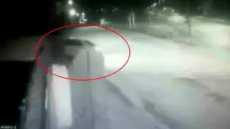 Hatay'da Otomobil Bahçe Duvarına Çarptı: Kaza Anı Kamerada