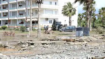 Hatay'da Sağanak Yağış: Dörtyol ve Hassa'da Su Baskınları Yaşandı