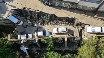 Hatay'da Sel Felaketi: 3 Ölü, 2 Kayıp İçin Arama Çalışmaları Sürüyor