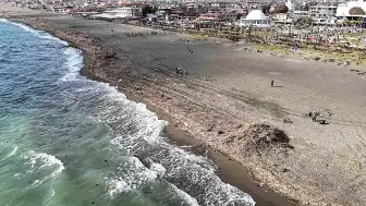 Hatay'da Sel Sonrası Samandağ Sahili Odun ve Atıklarla Kaplandı