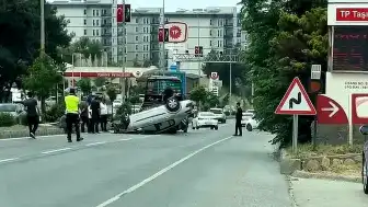 Hatay'da Trafik Kazası: Otomobil Refüje Çarparak Takla Attı, Sürücü Yaralandı