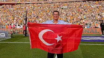 Hull City'de Tarihi Başarı: Acun Ilıcalı Taraftarlarla Buluştu