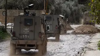 İsrail Askerleri Cenin Mülteci Kampı'nda 3 Evi Ateşe Verdi