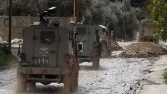 İsrail Askerleri Cenin Mülteci Kampı'nda 3 Evi Ateşe Verdi
