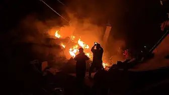 İsrail Ordusu Gazze'de Bir Binayı Bombaladı