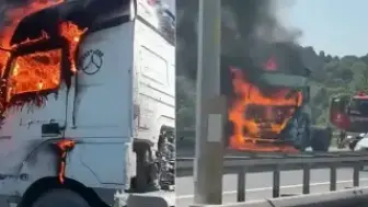 İstanbul Eyüpsultan'da Seyir Halindeki TIR'da Yangın Çıktı
