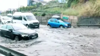 İstanbul'da Kuvvetli Sağanak Yağış: Yollar ve Tüneller Sular Altında Kaldı