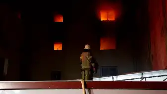İzmir'de 5 Katlı Ayakkabı İmalathanesinde Yangın: 1 Kişi Dumandan Etkilendi