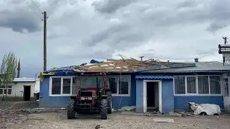 Kars'ta Şiddetli Fırtına: Çatılar Uçtu, Güneş Panelleri Savruldu
