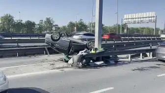 Küçükçekmece'de Trafiği Etkileyen Kaza: Otomobil Takla Attı
