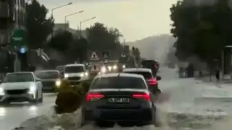 Lüleburgaz'da Şiddetli Sağanak Yağış Hayatı Felç Etti