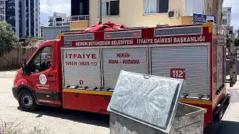 Mersin'de Spot Eşya Dükkanının Arkasında Yangın: Çevre Kara Dumanla Kaplandı