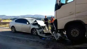 Mersin'de Trafik Kazası: Anne ve Kızı Hayatını Kaybetti, Baba Ağır Yaralandı
