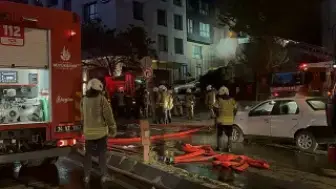 Motosiklette Çıkan Yangın 4 Katlı Binayı Sardı