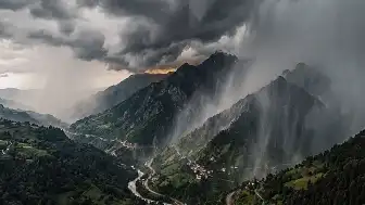 Orta ve Doğu Karadeniz'de Şiddetli Yağış Uyarısı: 10 İl İçin Sarı Kod Alarmı
