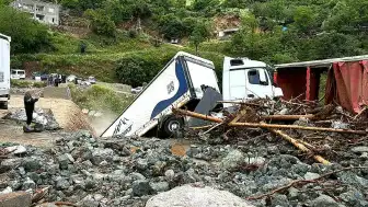 Osmaniye'de Heyelan: 6 Tır Zarar Gördü, Köy Yolları Kapandı